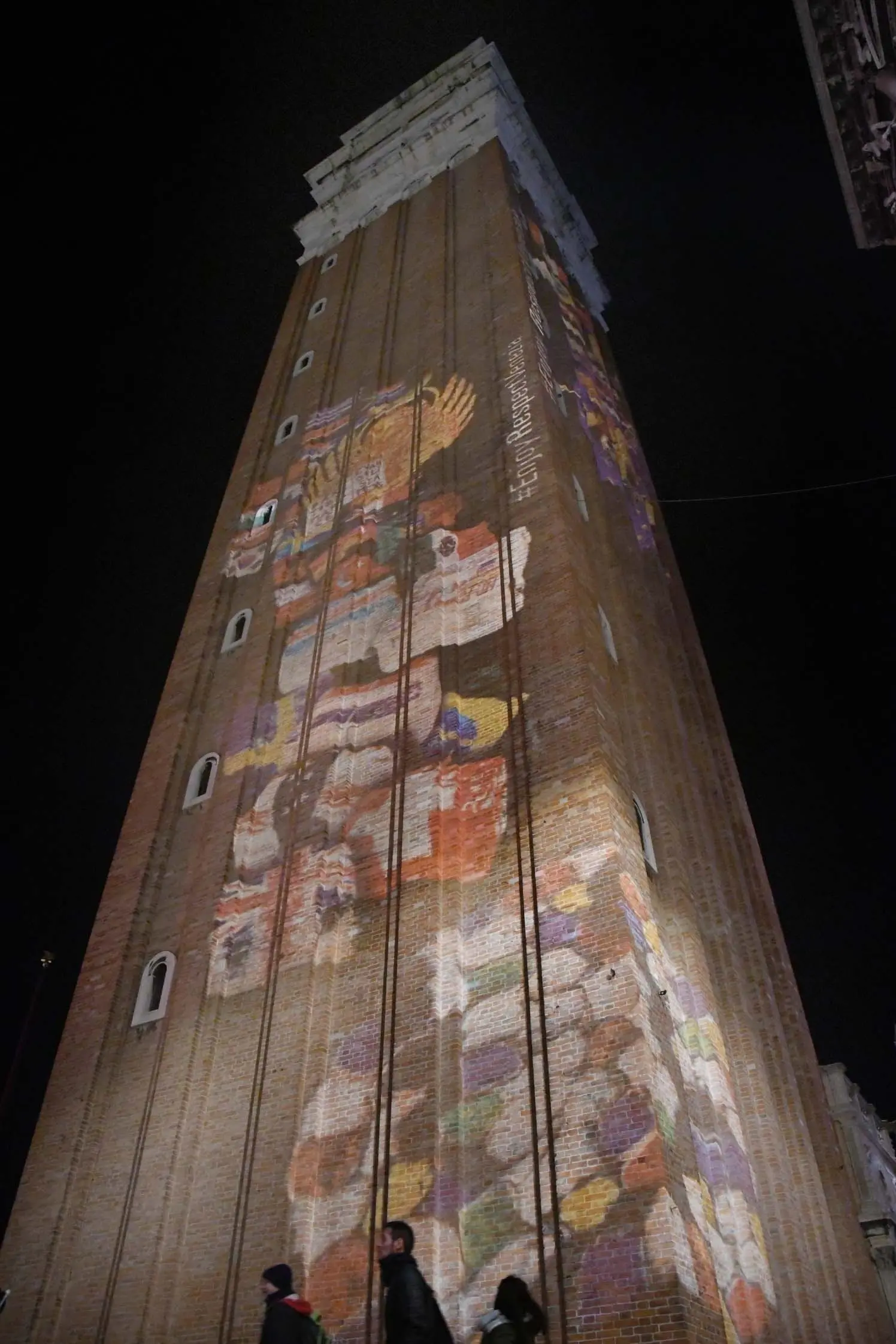 Giochi di luce sul campanile di San Marco