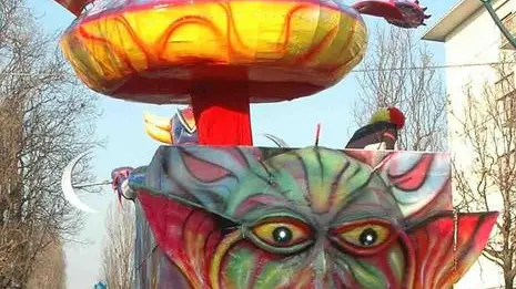 MARGHERA :.CARNEVALE CON CARRI:.18/2/12 LIGHT IMAGE