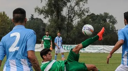 Foto Agenzia Candussi / Cruccu / Favaro Veneto / A.S.D. Favaro 1948 Vs Calcio Treviso nella foto il numero 10 Valier Alvise in una semirovesciata