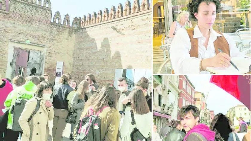 Studenti nel cortile interno di Ca’ Foscari: gli universitari reclamano più spazi vivibili in centro storico. A destra, in alto, Lucrezia Ludovici e, sotto, Marco Dario