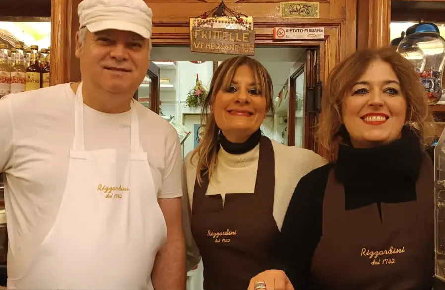 Paolo Meggiato, il pasticcere, e le titolari le cugine Marta Garlato e Carlotta Pulese
