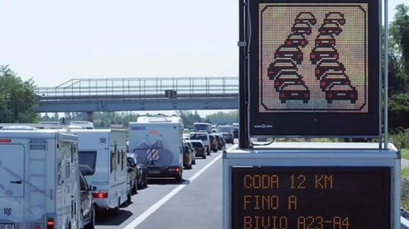 Giorni da bollino giallo e rosso: code in autostrada A4