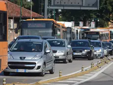 Coda a piazzale Roma (foto d'archivio)