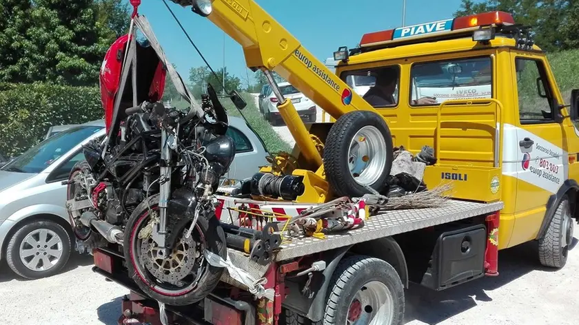 MORSEGO - DINO TOMMASELLA - JESOLO - INCIDENTE IN VIA CANAL CALMO - BOSO ANDREA E I RESTI DELLA MOTO