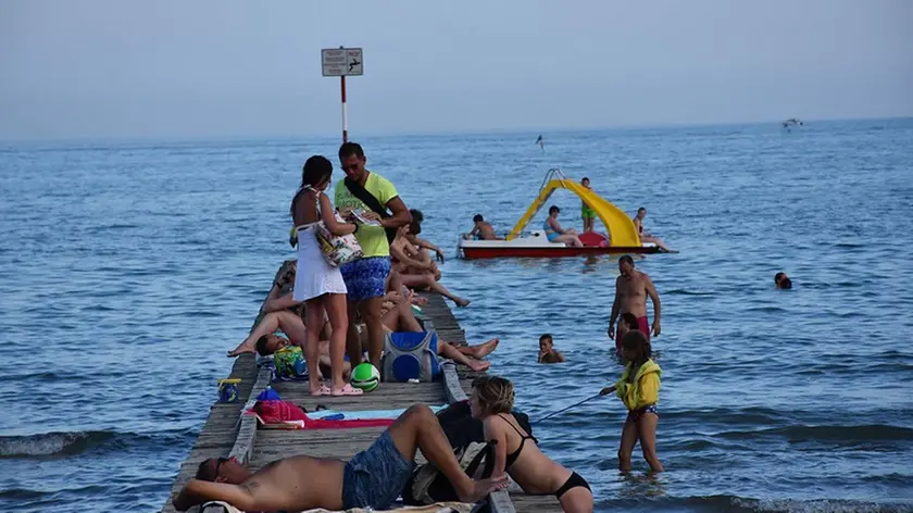 DE POLO - DINO TOMMASELLA- JESOLO LIDO - VEDUTE DELLA GENTE IN SPIAGGIA DA TERRA E DALL'ALTO
