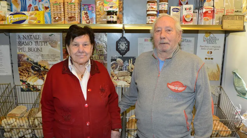 Isetta ed Edgardo Cargnelli nel loro panificio