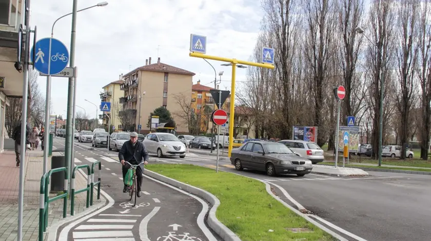 Lavori completati in via Trieste a Catene con rotonde e pista ciclabile - Marghera