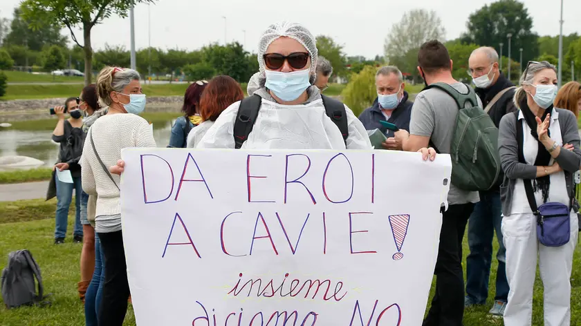 Operatori sanitari contrari alla vaccinazione anti Covid