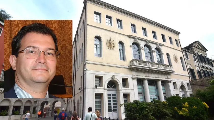 L'assessore comunale di Venezia Renato Boraso e palazzo Poerio Papadopoli