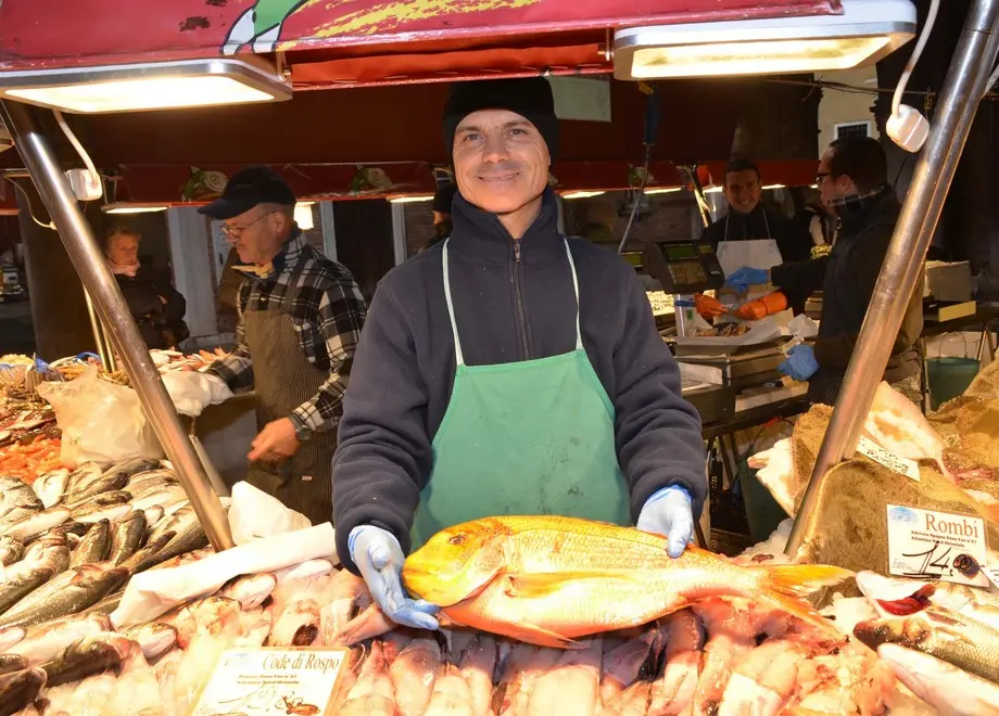 Interpress/Mazzega Venezia, 03.12.2016.- Mercato del pesce di Rialto, Nela foto Andrea Vio