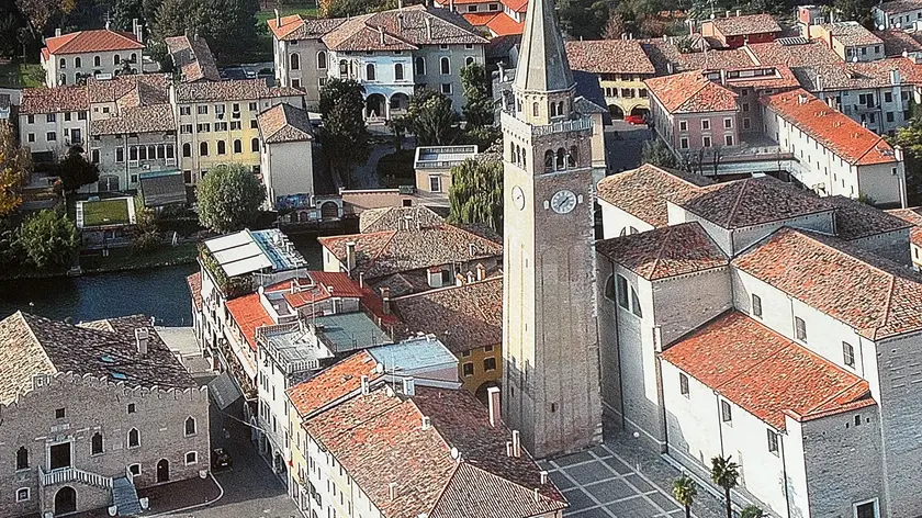 Una vista dall’alto del campanile pendente di Portogruaro