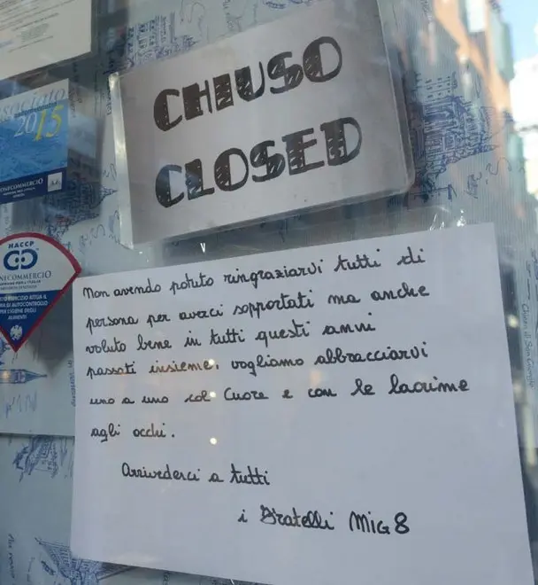 Interpress/M.Tagliapietra Venezia 05.08.2015.- Chiusi 2 negozi di alimentari in Frezzeria. Nella foto il negozio di alimentari dei fratelli Migotto