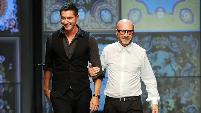 Gli stilisti Domenico Dolce (d) e Stefano Gabbana al termine della presentazione della collezione primavera - estate 2012 di D&G, presenta oggi a Milano, 22 settembre 2011. ANSA/DANIEL DAL ZENNARO