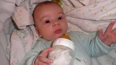 Papà Victor Gutul e a sinistra la piccola Valeria morta all’età di cinque mesi La famiglia è vissuta a lungo ad Asseggiano