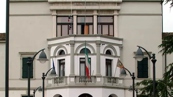 3 aprile 2004..Spinea (VE)...Municipio...(c) Light Image Studio.