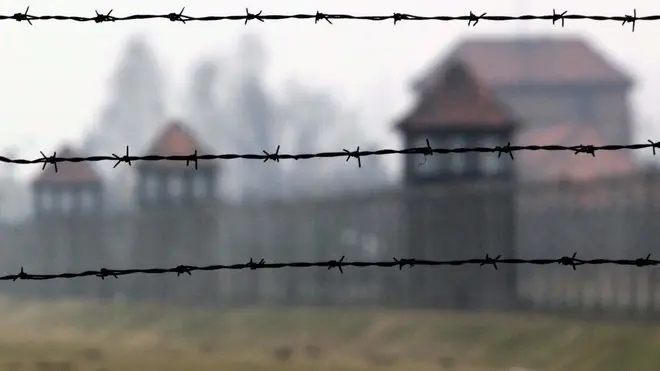 20090127 -HUM- CRACOVIA (POLONIA) -GIORNATA DELLA MEMORIA AD AUSCHWITZ BIRKENAU - Il campo di concentramento di Auschwitz-Birkenau nella giornata dedicata al ricordo delle vittime dell' Olocausto ANSA/CESARE ABBATE/ kld