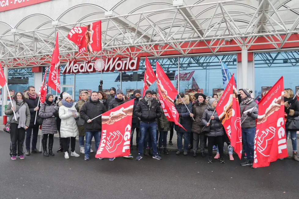 Foto Agenzia Candussi/ Artico/ Mestre, zona Auchan/ Sciopero dei dipendenti di Media World