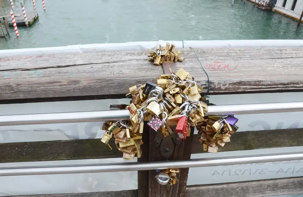 INTERPRESS/GF.TAGLIAPIETRA- PONTE DELL'ACCADEMIA E I LUCHETTI.