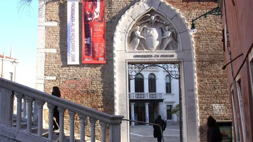 AGOSTINI VENEZIA 27.11.2008.- RESTAURATO IL PORTALE DELL'UNIVERSITA' DI CA' FOSCARI.- INTERPRESS