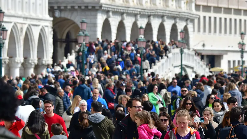 Venezia invasa dai turisti (foto Interpress)