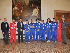 Tommaso La Greca, Tommaso Giacometti, Silvia Tassan Lugrezin, Sara Scarpa, Ludovico Tronchin, Alvise Segalin con i loro insegnanti e l'assessore Romor