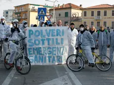 Agenzia Candussi, giornalista FAvarato. Protesta attivisti in via Miranese di fronte alla sede ARPAV