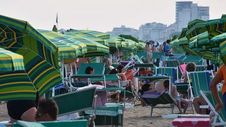 DE POLO - DINO TOMMASELLA- JESOLO LIDO - VEDUTE DELLA GENTE IN SPIAGGIA DA TERRA E DALL'ALTO