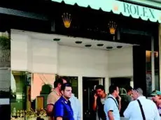 L’esterno della gioielleria Pendini in via Bafile