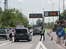 Lavori in corso in via della Libertà poco prima del ponte a causa della rottura di alcuni cavi