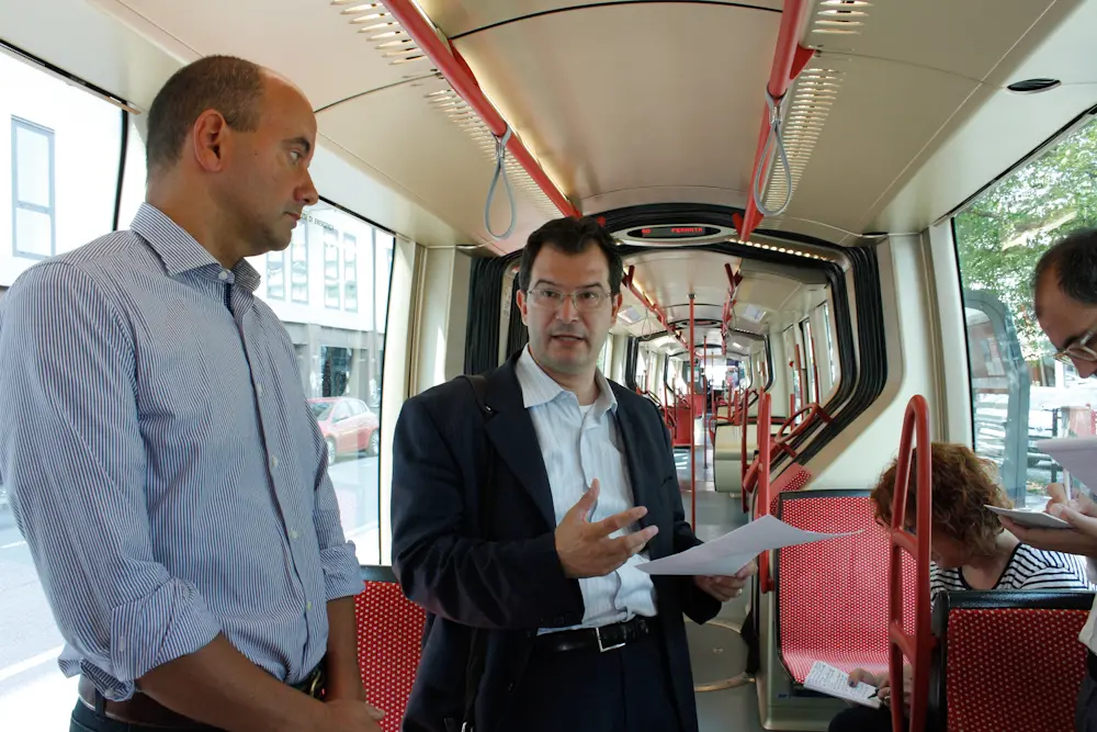 L'assessore Boraso (al centro) a bordo del tram