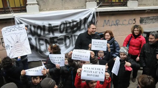 Interpress/Mazzega Pellicani Venezia, 23.01.2014.- "Igiene a scuola", Protesta genitori della Giacinto Gallina