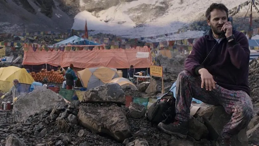 Una foto di scena del film di Baltasar Kormakur "Everest" con Jason Clarke, Josh Brolin, John Hawkes, Robin Wright, Michael Kellym Sam Worthington, Keira Knihhtley, Emily Watson e Jake Gyllenhall, Venezia, 1 Agosto 2015. La pellicola accompagnerà la serata d'apertura della 72/ma Mostra Internazionale d'Arte. ANSA/ US/ LA BIENNALE DI VENEZIA +++ ANSA PROVIDES ACCESS TO THIS HANDOUT PHOTO TO BE USED SOLELY TO ILLUSTRATE NEWS REPORTING OR COMMENTARY ON THE FACTS OR EVENTS DEPICTED IN THIS IMAGE; NO ARCHIVING; NO LICENSING +++