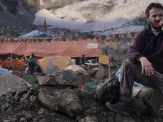 Una foto di scena del film di Baltasar Kormakur "Everest" con Jason Clarke, Josh Brolin, John Hawkes, Robin Wright, Michael Kellym Sam Worthington, Keira Knihhtley, Emily Watson e Jake Gyllenhall, Venezia, 1 Agosto 2015. La pellicola accompagnerà la serata d'apertura della 72/ma Mostra Internazionale d'Arte. ANSA/ US/ LA BIENNALE DI VENEZIA +++ ANSA PROVIDES ACCESS TO THIS HANDOUT PHOTO TO BE USED SOLELY TO ILLUSTRATE NEWS REPORTING OR COMMENTARY ON THE FACTS OR EVENTS DEPICTED IN THIS IMAGE; NO ARCHIVING; NO LICENSING +++