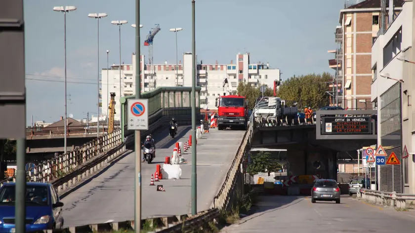 MARGHERA: SISTEMAZIONE GIUNTI ccc