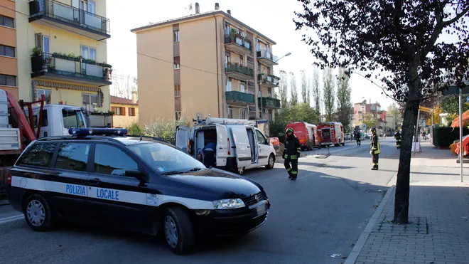 Traffico bloccato e intervento dei vigili del fuoco in via Trieste, Catene.