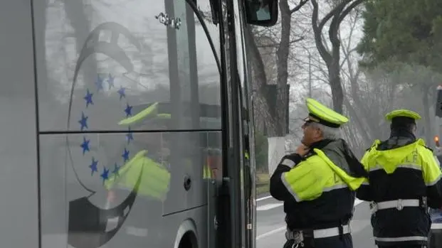 DEPOLO FGAVAGNIN PUNTA SABBIONI CONTROLLI E CONSIGLI DA PARTE DEGLI AGENTI DELLA POLIZIA LOCALE