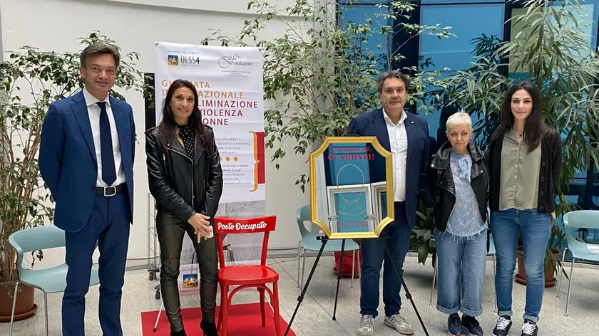 La presentazione della campagna anti violenza nela sede dell'Usl 4