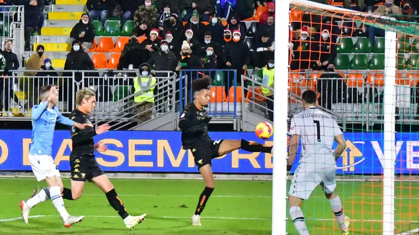 Interpress\M.Tagliapietra Venezia 22.12.2021.- Calcio Venezia\Lazio. Occasione Ebuehi.