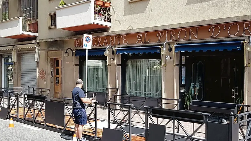 Il plateatico del ristorante Piron d'oro in via Sernaglia a Mestre