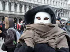 Francica Venezia 11.02.2012.- Carnevale. Freddo e bora. Maschere in Piazza San Marco.- Interpress/M.Tagliapietra