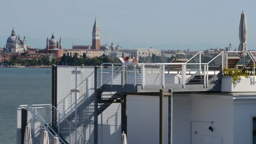La vista dalla piscina del Marriott
