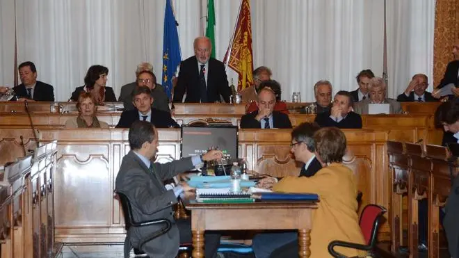 PELLICANI INTERPRESS/GF TAGLIAPIETRA 05.11.2012.- CONSIGLIO COMUNALE.