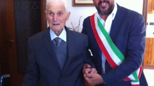COLUCCI - DINO TOMMASELLA - NOVENTA DI PIAVE - GUGLIEMO FURLANETTO (106 ANNI) con il sindaco NARDESE