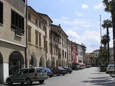 FG PORTOGRUARO 24-07-05 LA CITTA' DESERTA VIALE MARTIRI IL CENTRO UN SOLO BAR IN TUTTA LA VIA APERTO (CE NE SONO OLTRE 15)