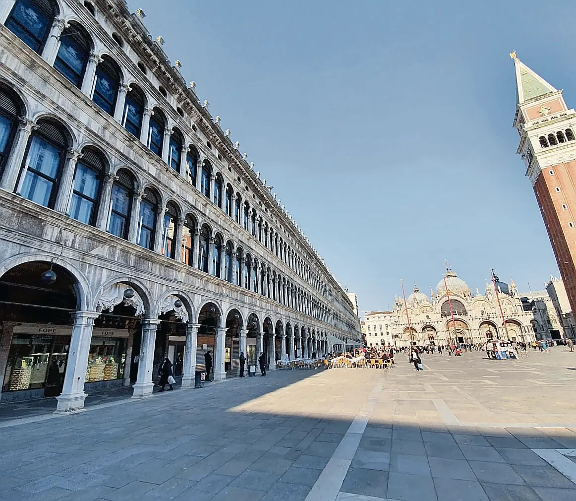 Il complesso delle Procuratie Vecchie in Piazza San Marco a Venezia