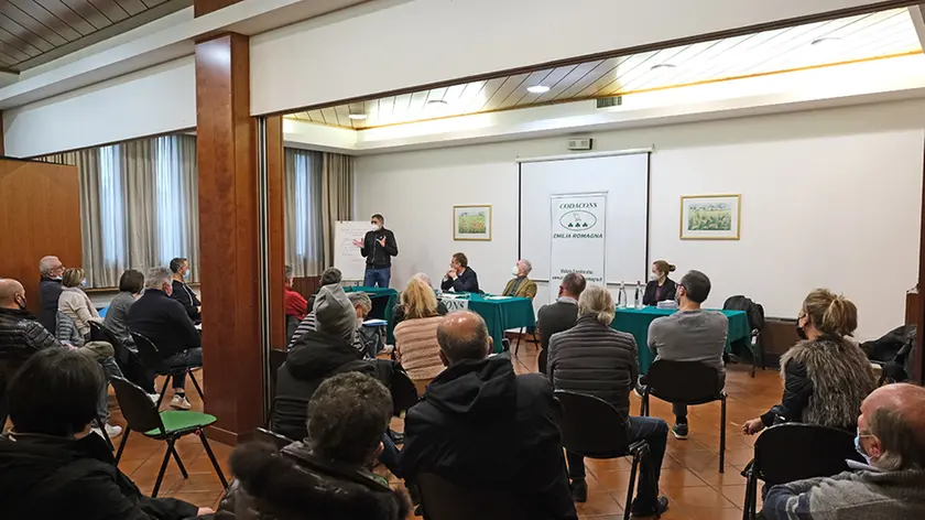 L'incontro dei clienti raggirati da Rigato (Foto Piran)