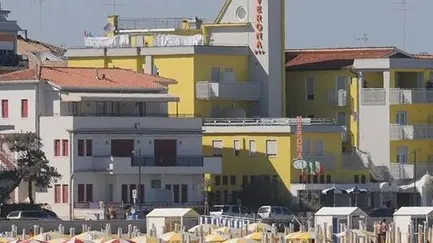 CAORLE - FGAVAGNIN - DE POLO - VEDUTE VARIE SPIAGGIA E PASSEGGIATA