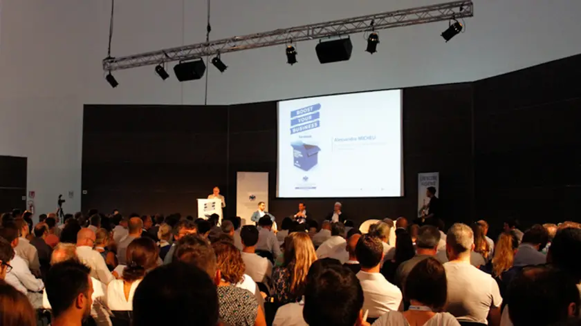 Agenzia Candussi. Giornalista Costa. Descrizione " confernza Boost your Business" presso Expo Venice Aquae