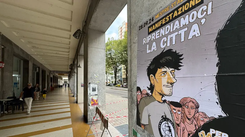 Il manifesto che annuncia la mobilitazione con la vignetta di ZeroCalcare