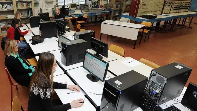 Un momento prima prova del "Concorso a Cattedra" all'Istituto Avogadro di Torino,17 dicembre 2012 .ANSA/ ALESSANDRO DI MARCO